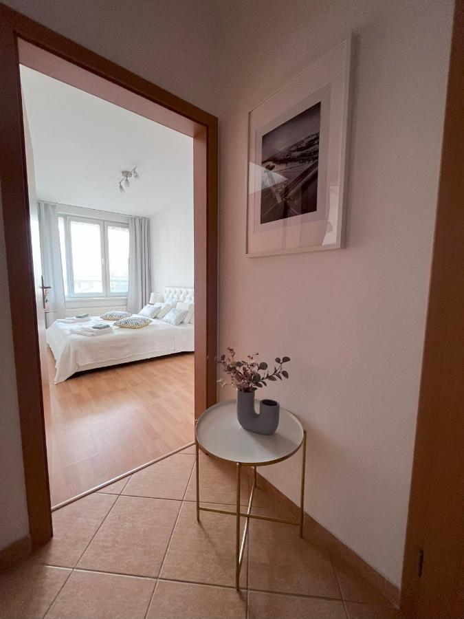 2 Room Apartment With Terrace, New Building, Jegeho براتسيلافا المظهر الخارجي الصورة